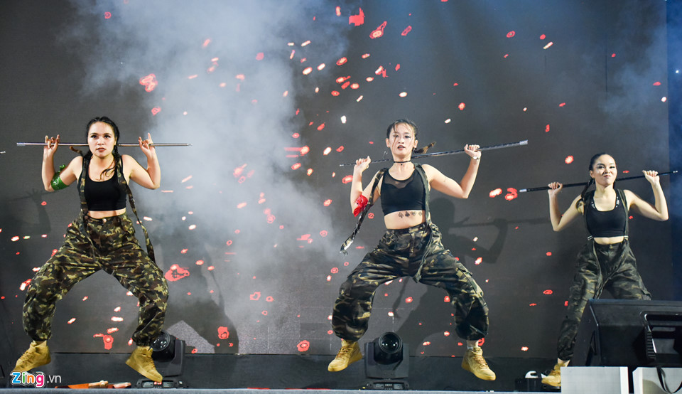 Nữ sinh Ngoại thương gây choáng ngợp với màn vũ đạo bốc lửa